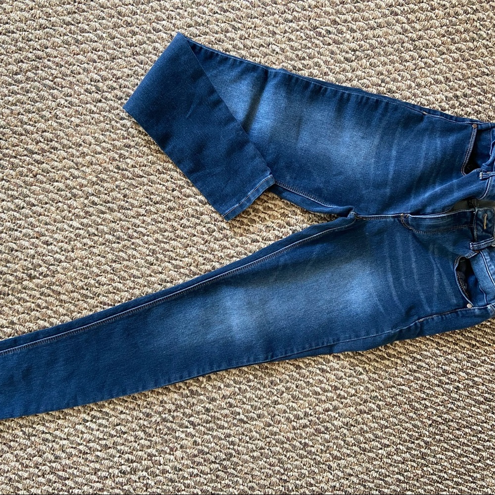 Daughter only wore these a few times, smoke free home , well kept ….